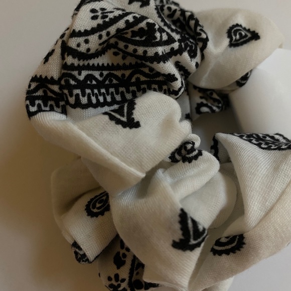 Bandana Scrunchies - Picture 7 of 7